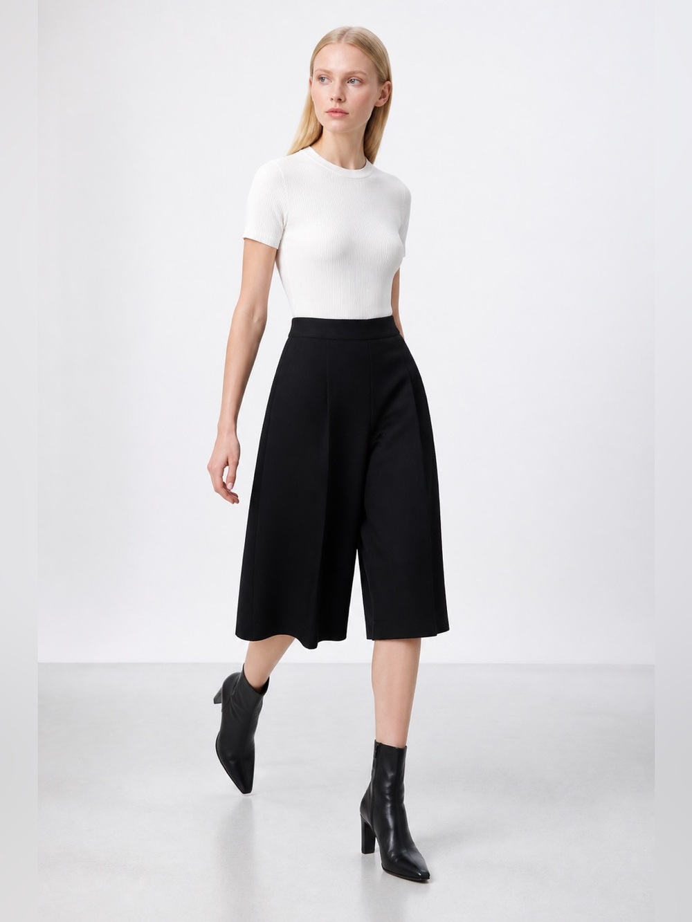 See by Chloé Black Textured Flared Hem High-Waist Bermuda Shorts